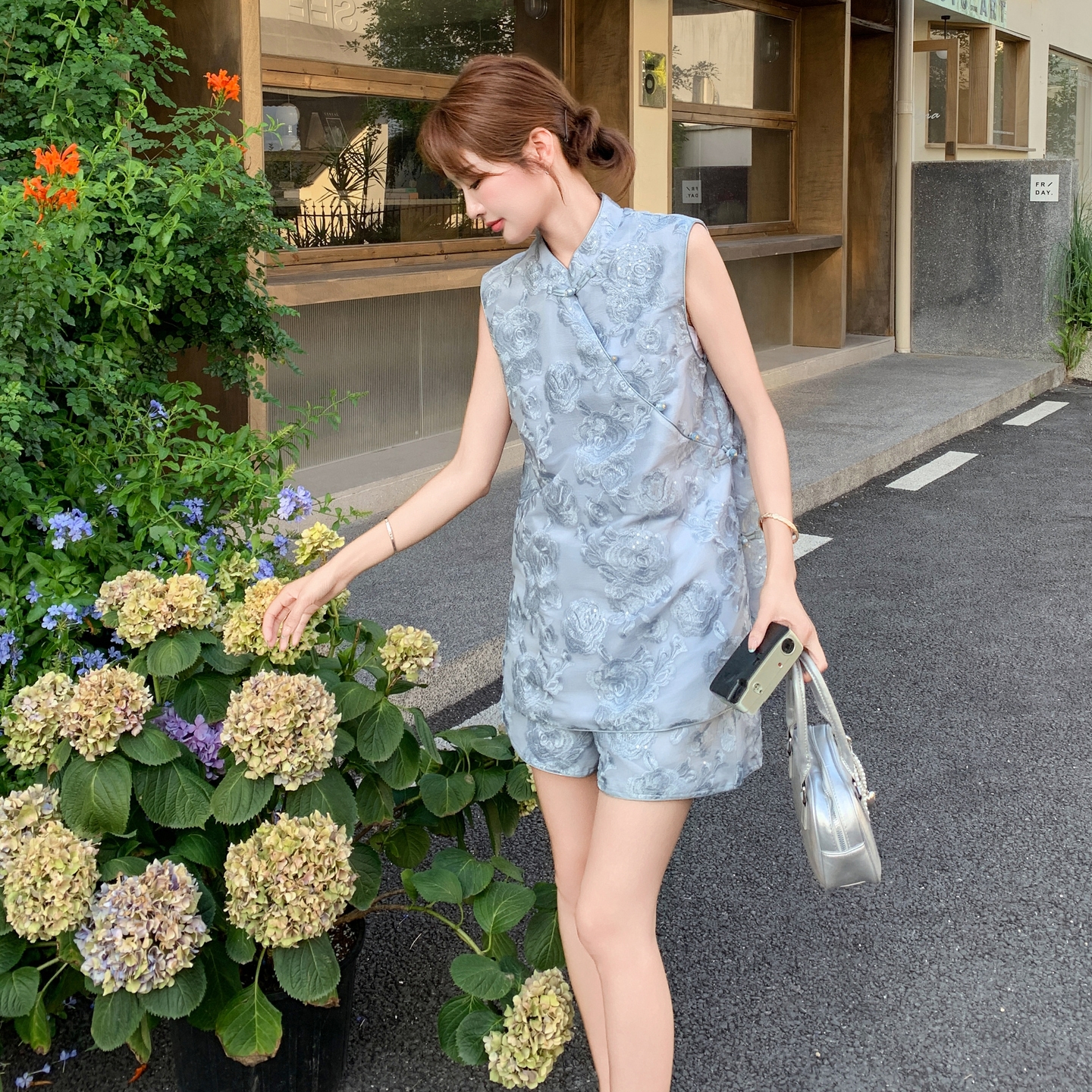 新中式国风套装女浅蓝色2025夏季新款盘扣无袖上衣休闲短裤两件套，女装套装/套裙，乔安迪