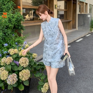 新中式国风套装女浅蓝色2025夏季新款盘扣无袖上衣休闲短裤两件套，女装套装/套裙，乔安迪