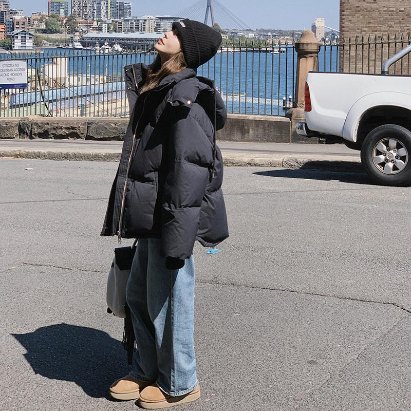 黑色休闲连帽羽绒服女冬超火好看高级小众加厚小个子短面包服外套,女装羽绒服,乔安迪