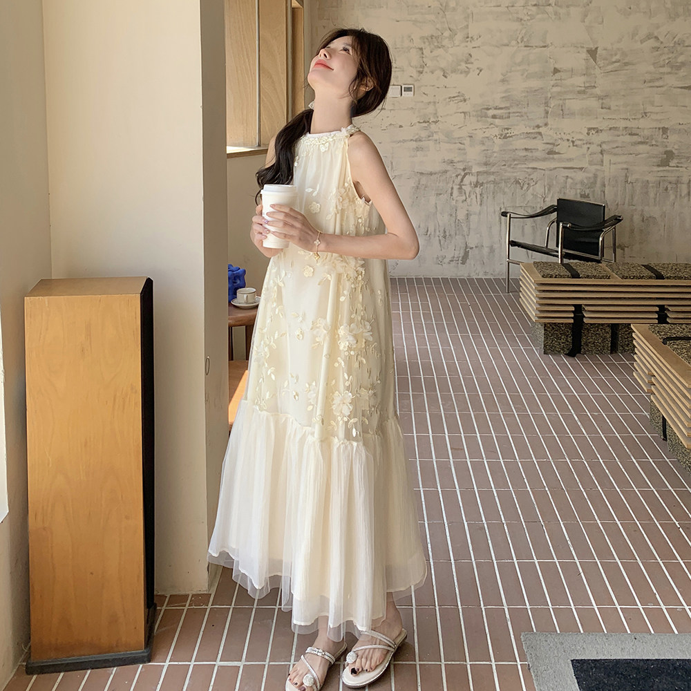 绝美立体花朵海边度假风挂脖连衣裙女夏2025新款超仙米白色吊带裙,女装连衣裙,乔安迪