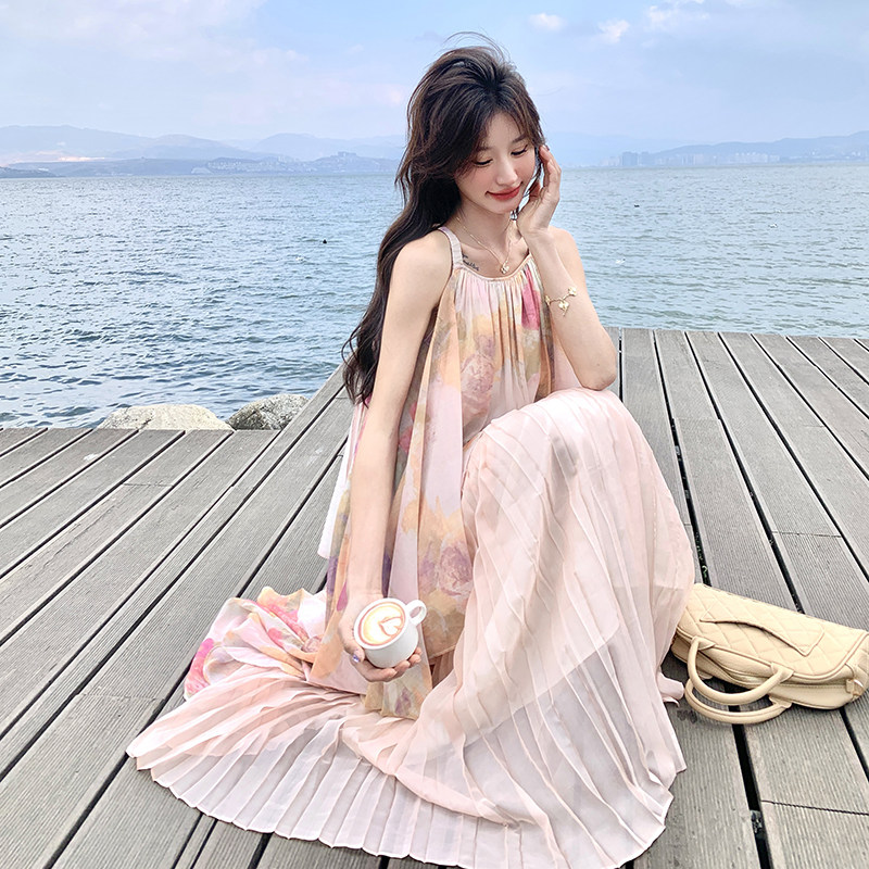 法式浪漫度假风碎花吊带连衣裙女2025年夏季新款气质超仙绝美长裙图片