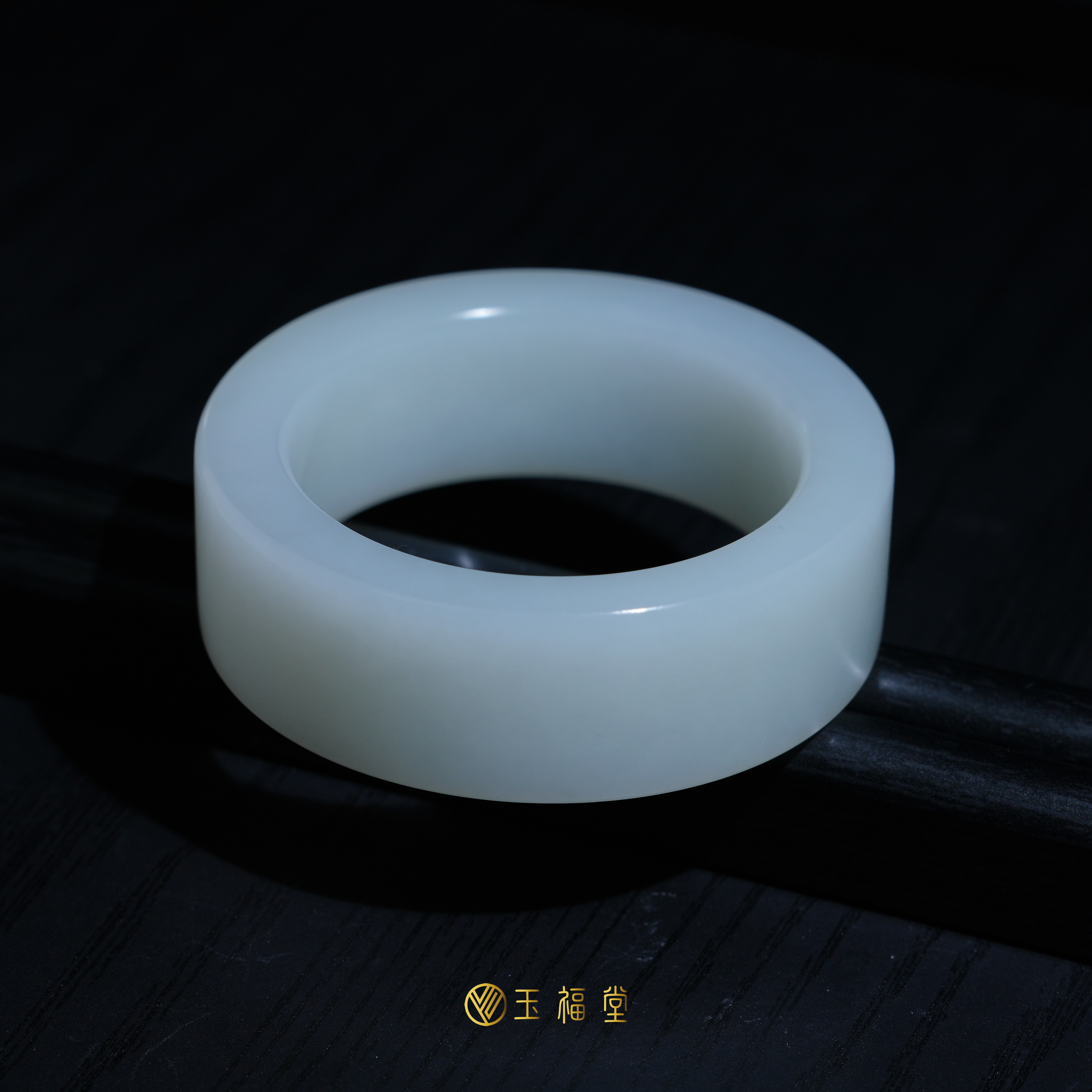玉福堂 | 新疆于田料白镯 | 大宽版宽轮胎玉镯 | 直切方镯54mm
