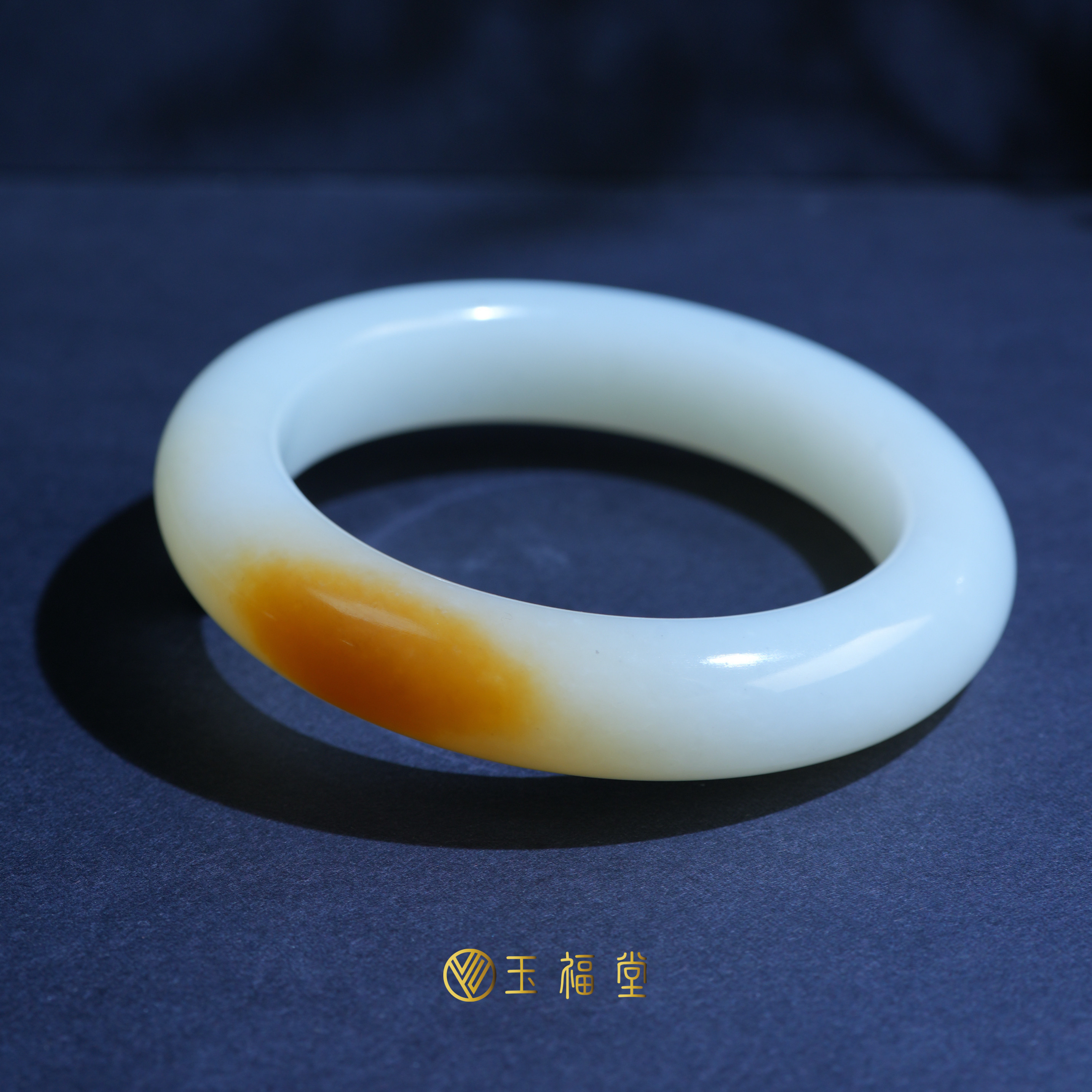 玉福堂 | 新疆和田玉且末糖白手镯 | 一口糖镯玉镯大圈61mm