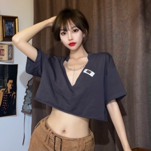 gagaopt韩版辣妹深V领挂链短袖T恤女宽松百搭卷边休闲上衣ins潮