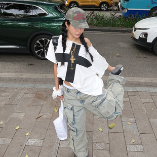T恤女宽松休闲大版 gagaopt慵懒风撞色印花一字露肩短袖 白色上衣夏