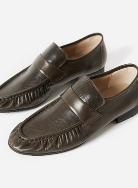 ED06057 茉莉雅集 R0*W圆头褶皱柔软水洗羊皮低跟乐福鞋新款