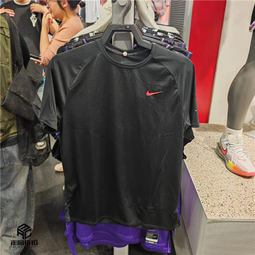 NIKE DRI-FIT ADV ENERGY STRIDE 男速干透气跑步短袖 HV2129-010