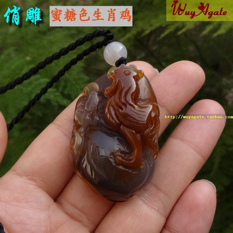原色无烧巴西纯天然蜜糖色玛瑙吊坠女俏雕生肖鸡大吉大利复古挂件