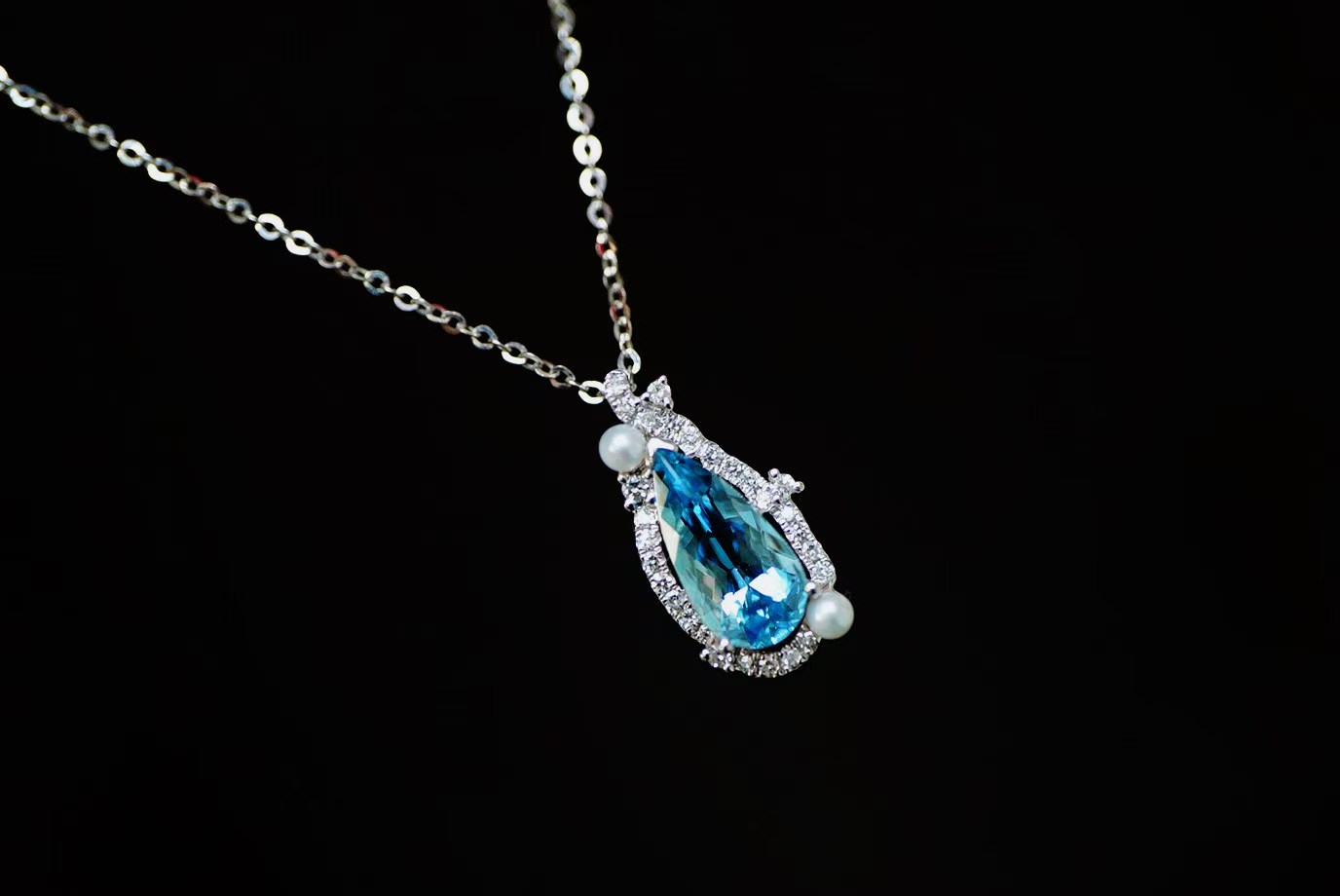 回收天然海蓝宝石吊坠超级圣玛利亚18k金镶嵌主石尺寸10x5mm  1ct