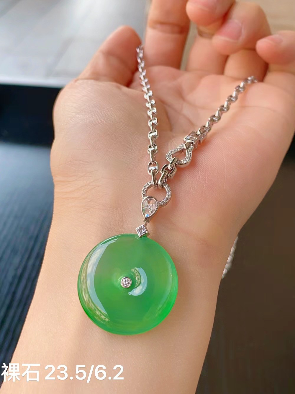 颈链～木纳翡翠平安扣吊坠 起胶感，质地细腻
