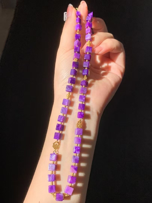 回收樱花紫舒俱来项链整体都是18K金。 单颗规格5.5-7mm 35.6g