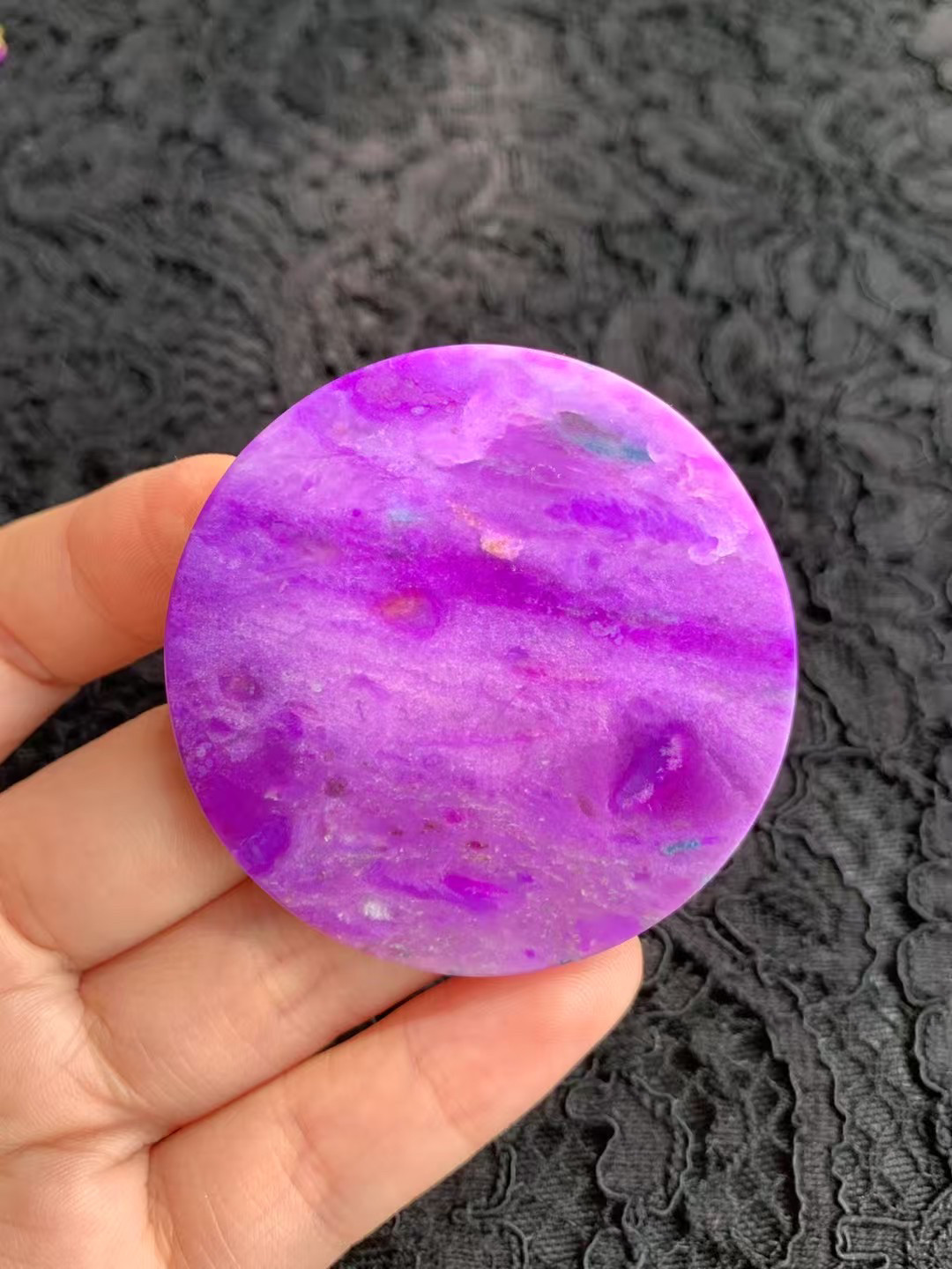 回收舒俱来双面圆牌吊坠， 樱花粉紫色 规格：51.3*3.2mm，17.35g