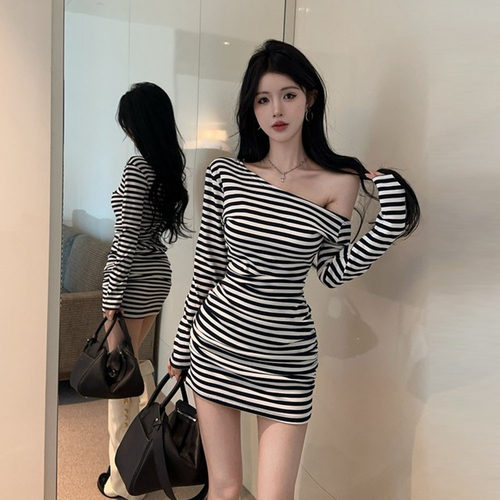 18YX9140欧美2026跨境外贸批发性感辣妹斜领露肩长袖连衣裙短裙子