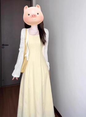 2026早春季高级感夏日绝美黄色背带连衣裙子新款女装长裙针织套装