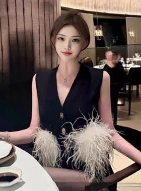 DLGT3914毛毛拼接V领黑色马甲背心女法式名媛高级感气质无袖上衣