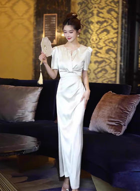 御姐风白色缎面连衣裙夏季女装高端精致正式场合法式气质绝美长裙