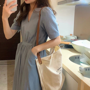 法式温柔风连衣裙V领收腰显瘦中长裙大口袋盐系女装甜美简约裙子