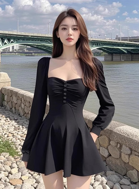 XSD4989高冷女神范黑色方领褶皱连衣裙女小个子收腰显瘦a字短裙子