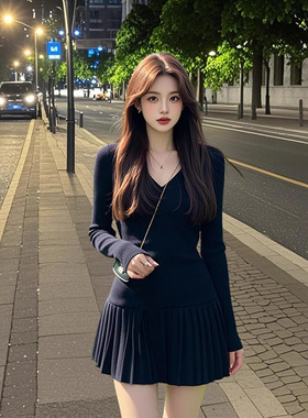 DLGT6373纯欲辣妹风黑色V领长袖连衣裙女小个子收腰显瘦百褶A字裙