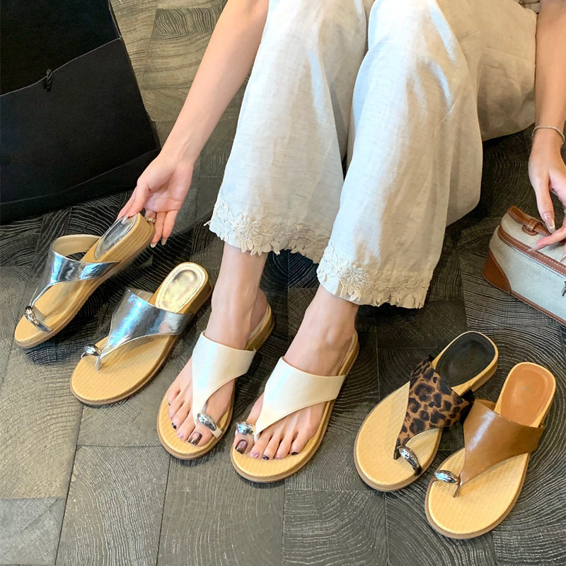 女夏金属扣夹趾平底防滑人字拖