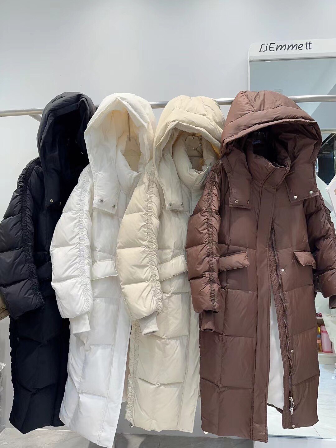 秋冬新款韩版宽松白色羽绒服女设计感直筒中长过膝加厚外套