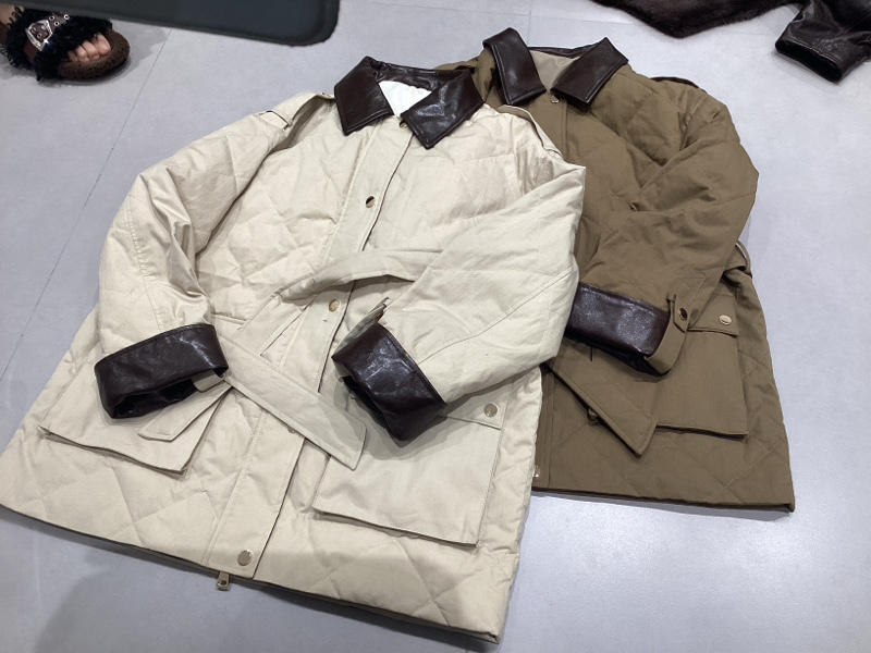 欧洲站2025冬新款翻领拼接真皮领宽松腰带休闲中长款鹅绒风衣外套