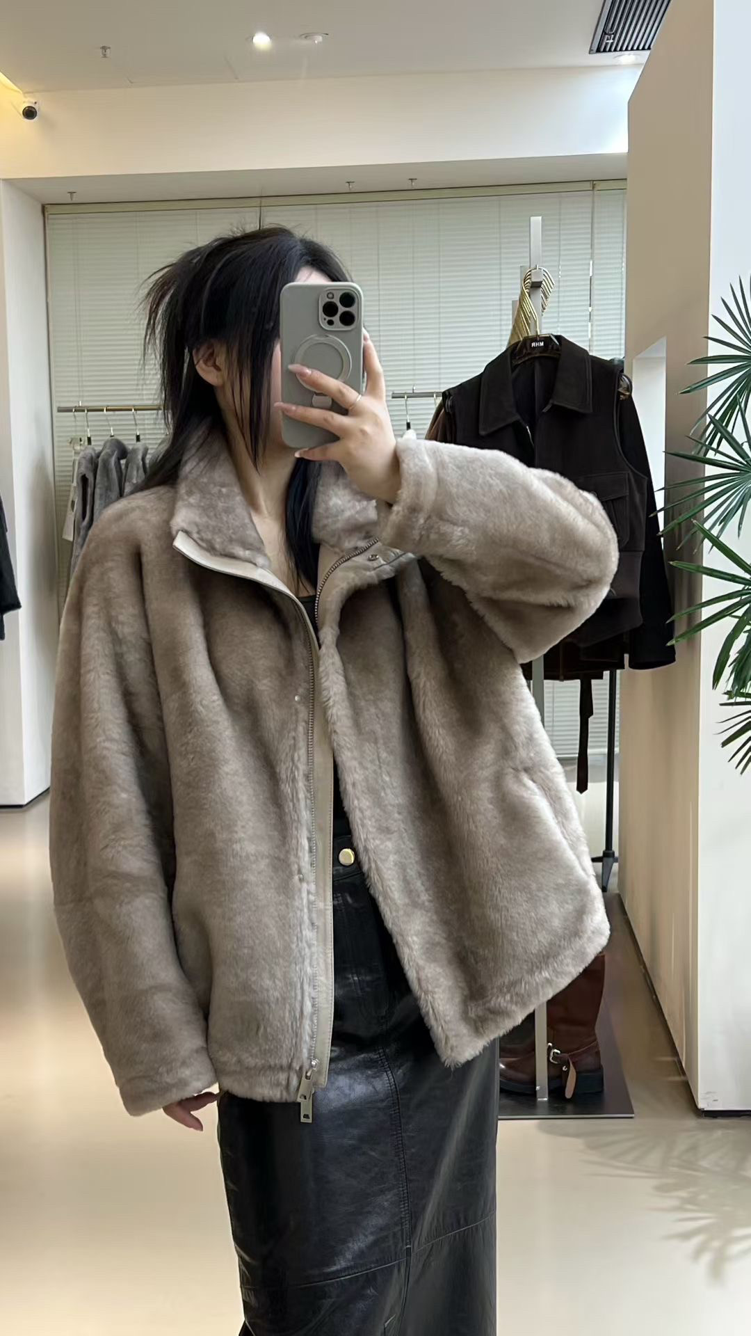 欧洲站2025秋冬新款翻领拉链诺曼皮毛一体宽松休闲短款外套女上衣