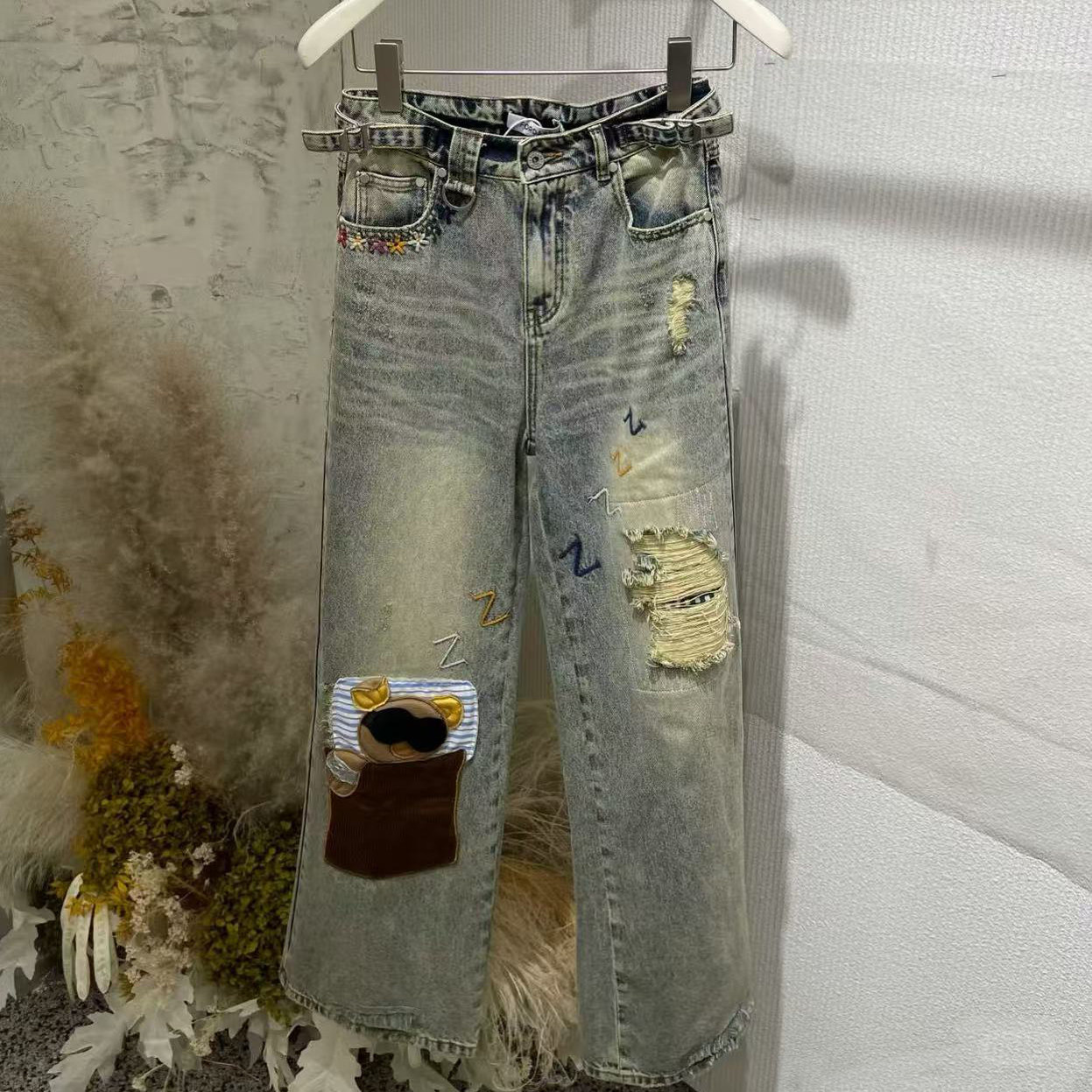 亲妈~2025冬新设计师款小熊贴布破洞复古牛仔裤