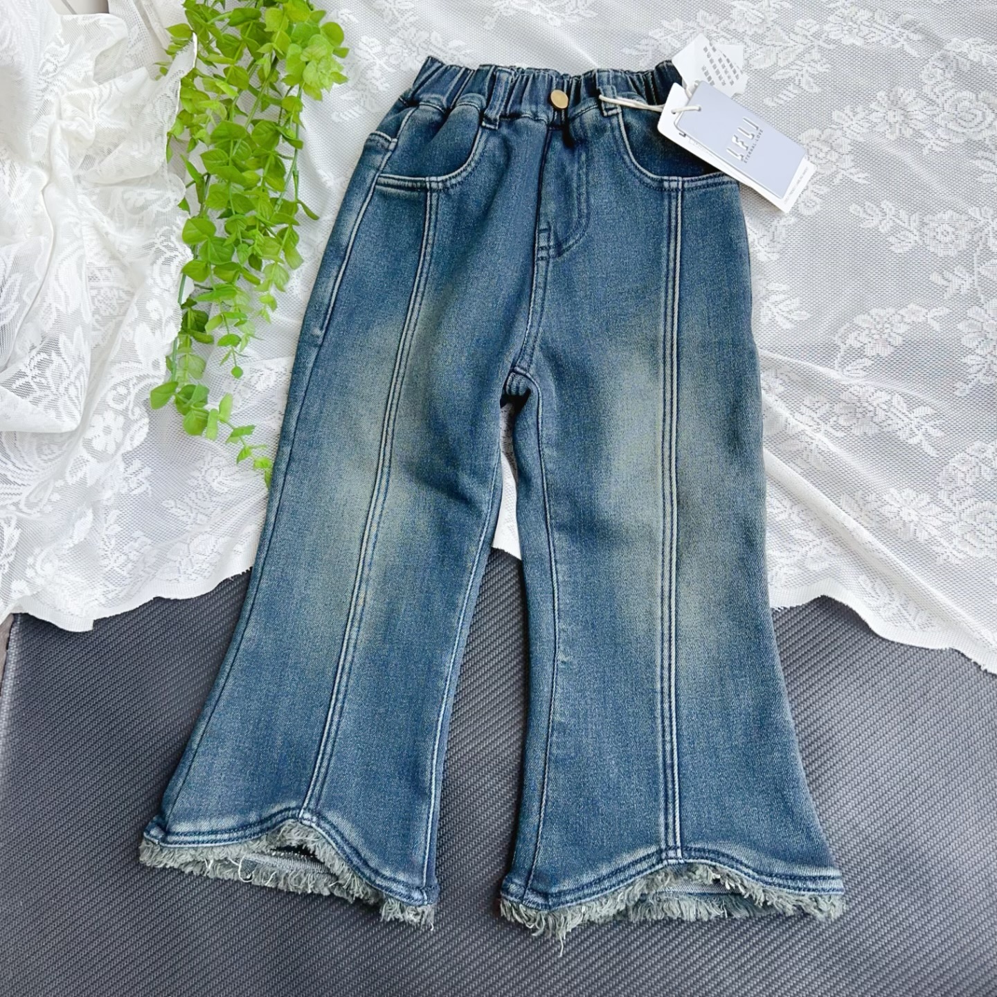 100码啦芙莱女童裤子秋冬款冬季一体绒牛仔裤宝宝加绒直筒喇叭裤