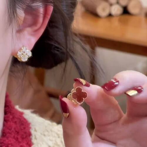 网红爆款酒红色四叶草镶钻双面耳扣女轻奢优雅洋气百搭设计感耳饰