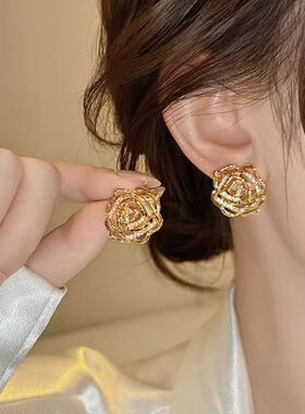 金色扭纹镂空花朵耳钉女