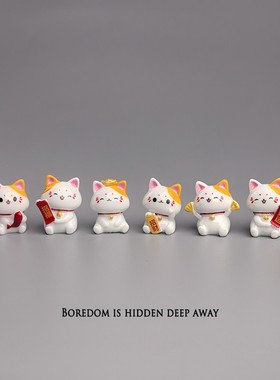 无聊了在桌面养一堆小摆件小猫