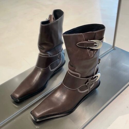 方头显瘦短靴金属皮带扣马丁靴女