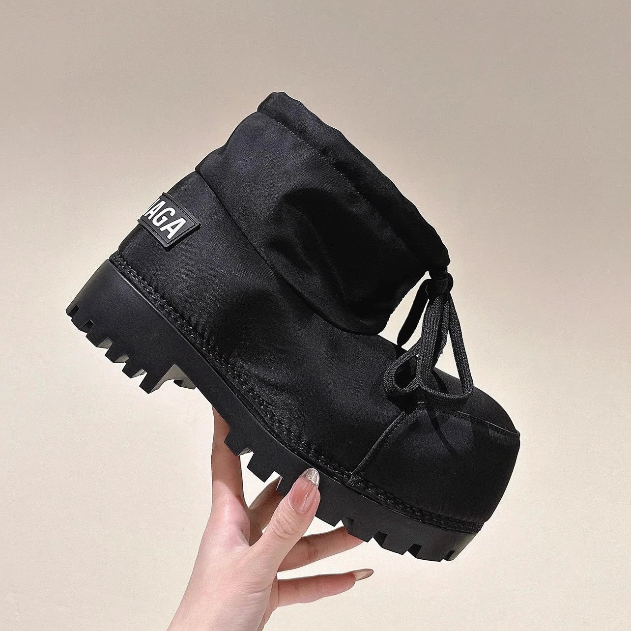 丑萌保暖滑雪靴防水防滑雪地靴女