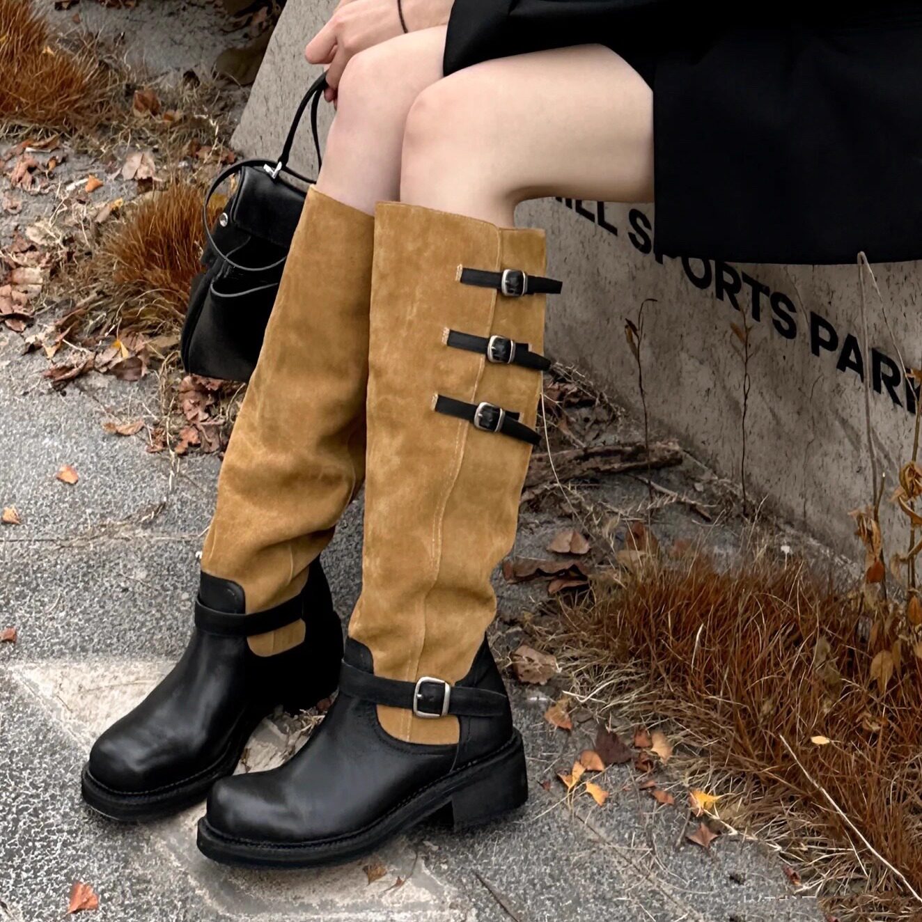 复古美拉德皮带扣拼色长靴