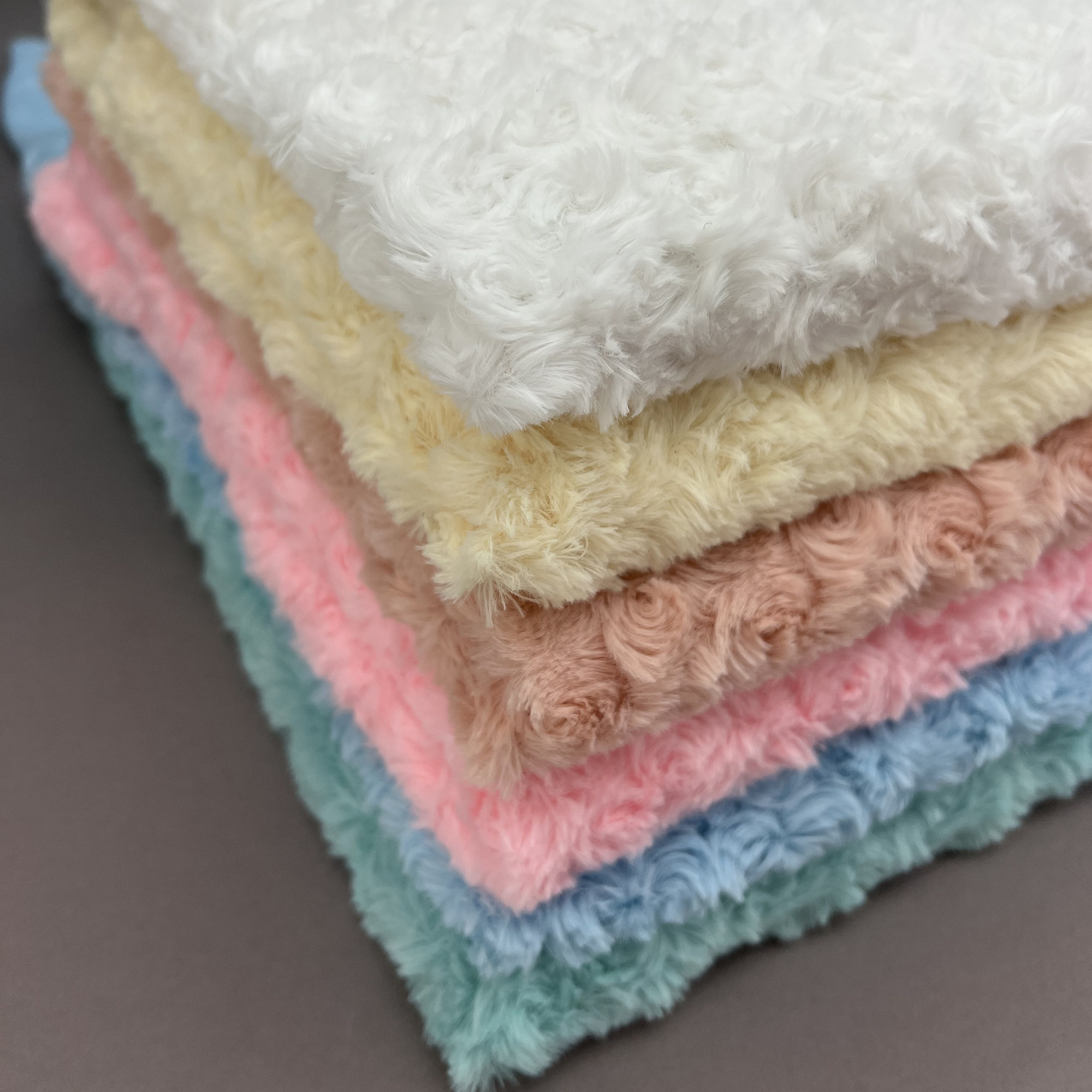 小玫瑰绒磨圈拧花刷花毛绒布料