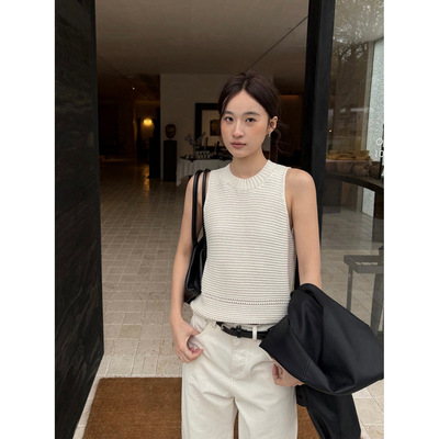 THXGIVING文艺画报 简约坑条显瘦圆领宽肩带无袖背心女针织2026春