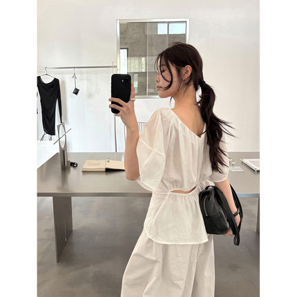 THXGIVING法式度假风泡泡袖V领露腰系带显瘦小衫女2026春新款上衣