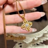 新中式 轻奢十字金刚杵项链女金色吊坠满钻镶嵌高级感锁骨链礼物