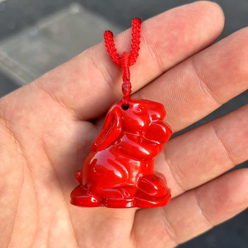 红色木雕卯兔兔子挂件