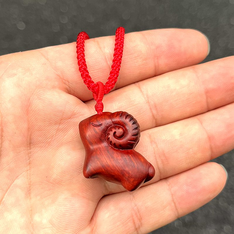 红色檀木羊吊坠挂件实木十二生肖