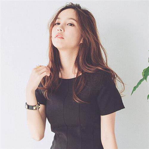 香港2021夏季新款女装短袖小黑裙礼服复古高腰百褶连衣裙a字裙潮