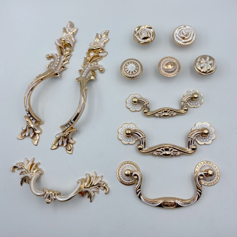 人气锌合金欧式刻花金白油柜门抽屉拉手家具衣柜门单双孔把手现货