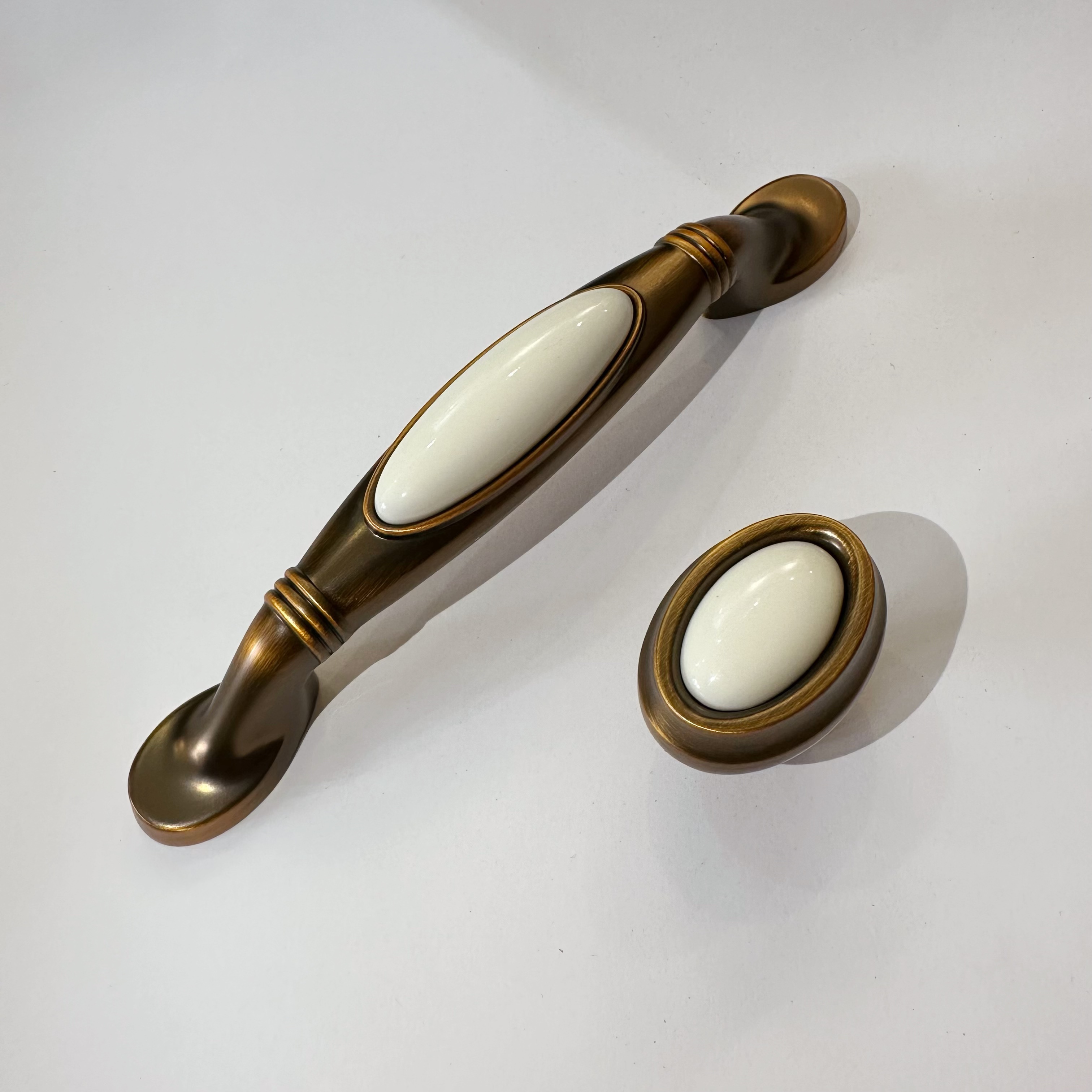 人气美式锌合金加白色陶瓷咖啡古柜门抽屉拉手衣柜门安装把手