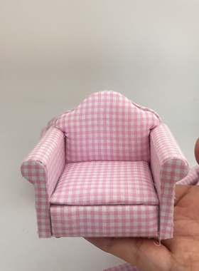 12分娃娃屋微缩家具客厅场景ob11木质粉色格子沙发靠枕模型玩具