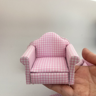 12分娃娃屋微缩家具客厅场景ob11木质粉色格子沙发靠枕模型玩具