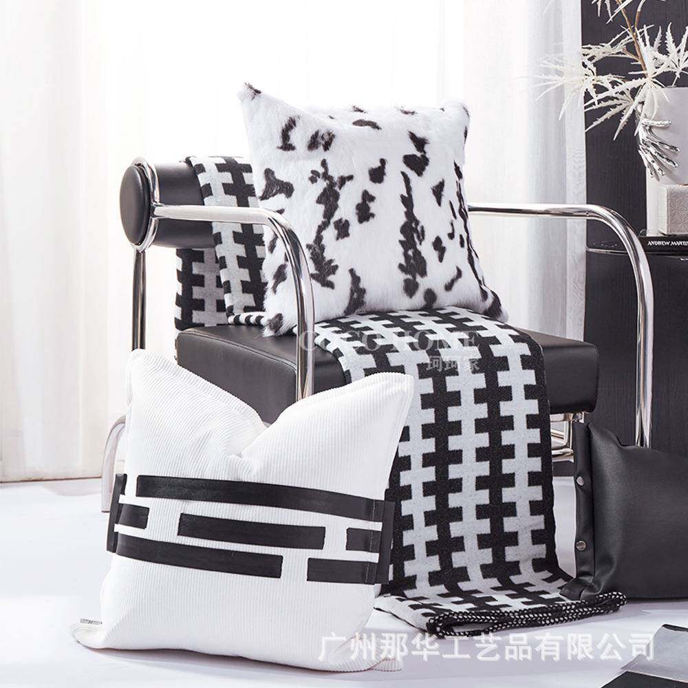 高档软装样板间抱枕被黑白系靠垫沙发靠枕百搭灯芯绒抱枕盖毯套装