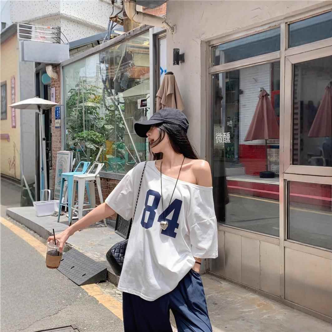 设计感字新母印花肩T恤女露夏季款休闲宽松中长款学生上衣女