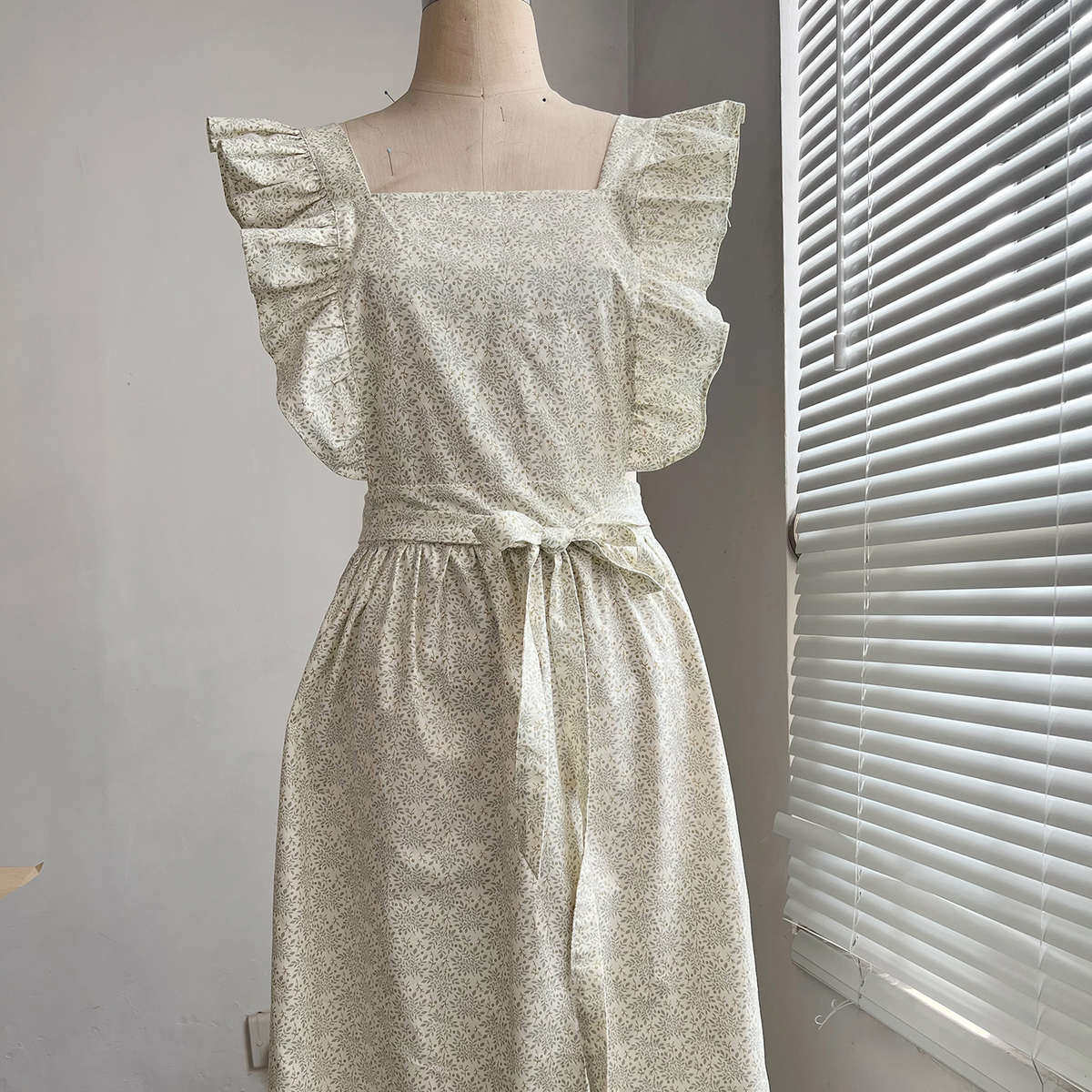 韩式碎花雅致荷叶边背面交叉摄影道具叠穿凹氛围系带围裙,个性定制/设计服务/DIY,围裙定制/加工,淘宝优惠券,粉丝福利购,淘宝优惠卷