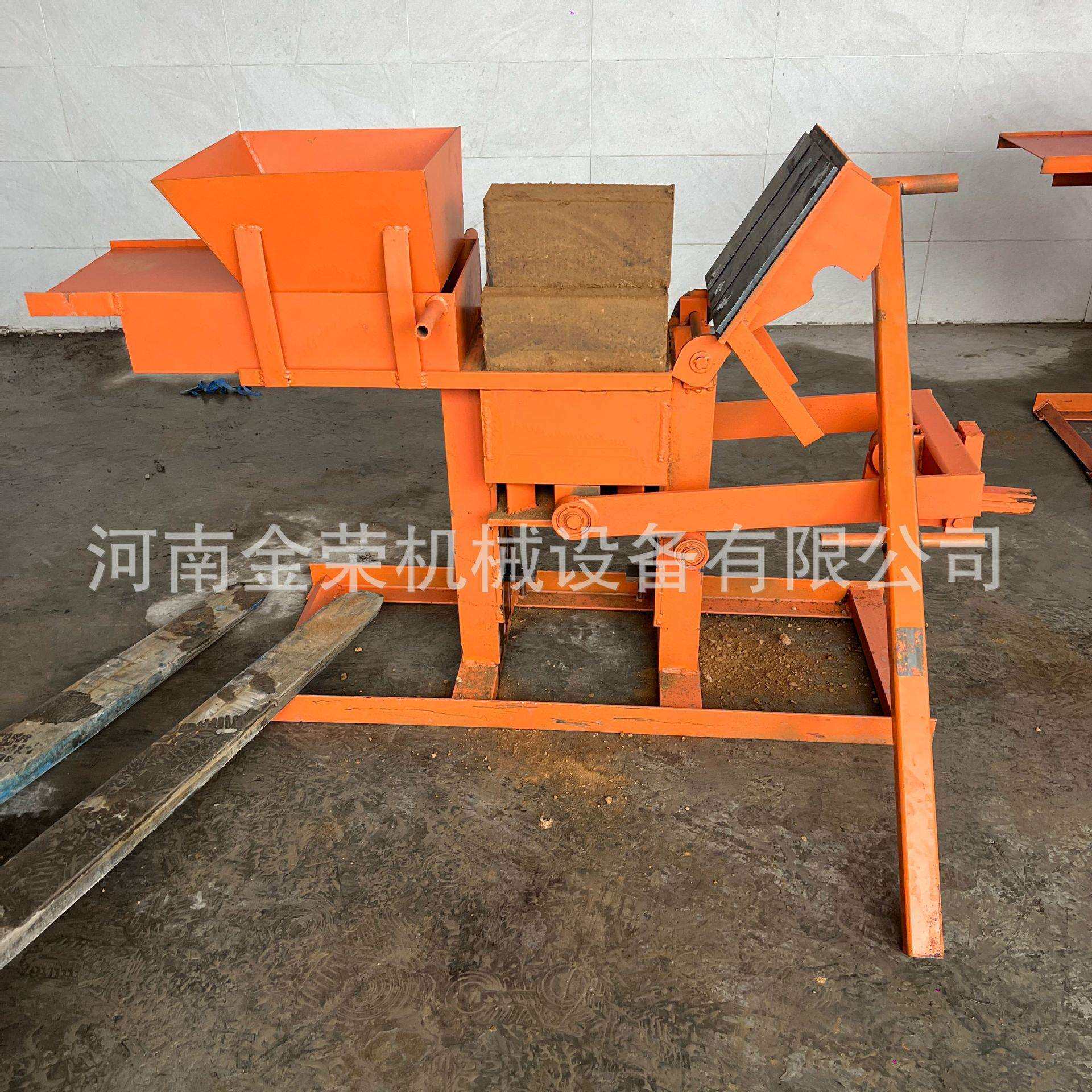非洲空心乐高黏土砖机联锁黏土制砖机手动积木空心免烧土砖设备 - 实物图